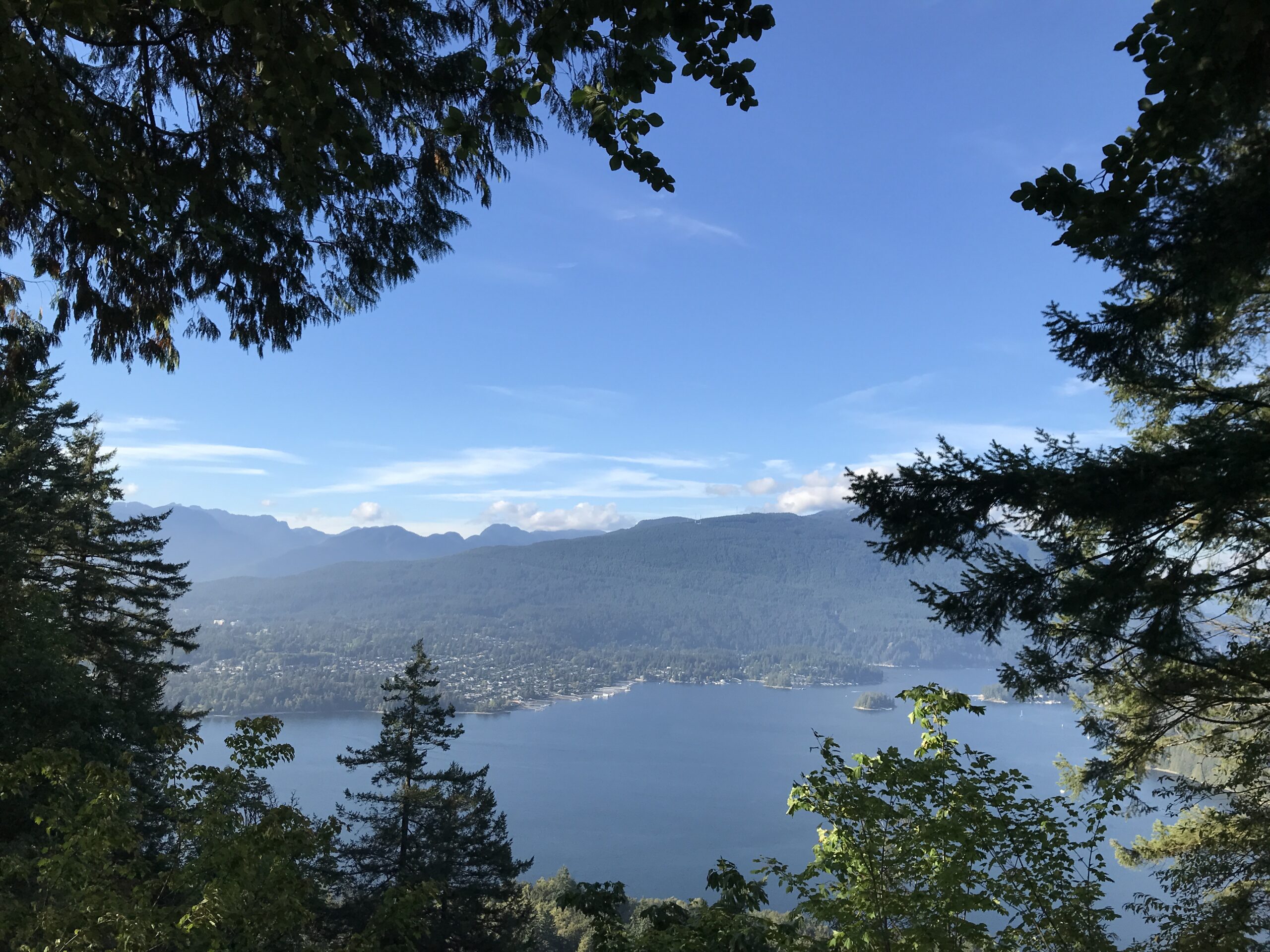 7 Beautiful Lakes Around Vancouver for Paddling